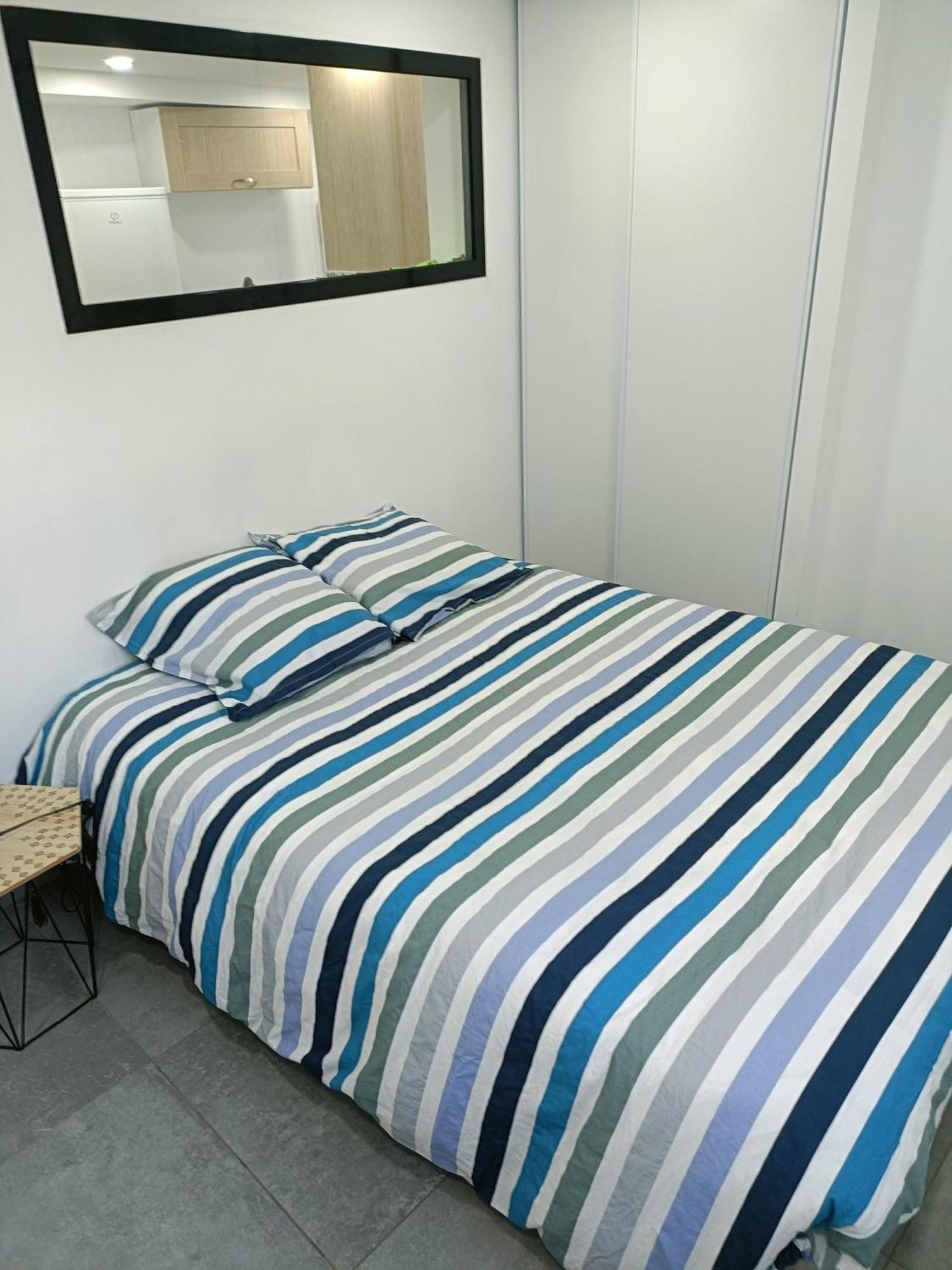 Appartement Dans Maison Atypique 蒙特龙莱班 外观 照片